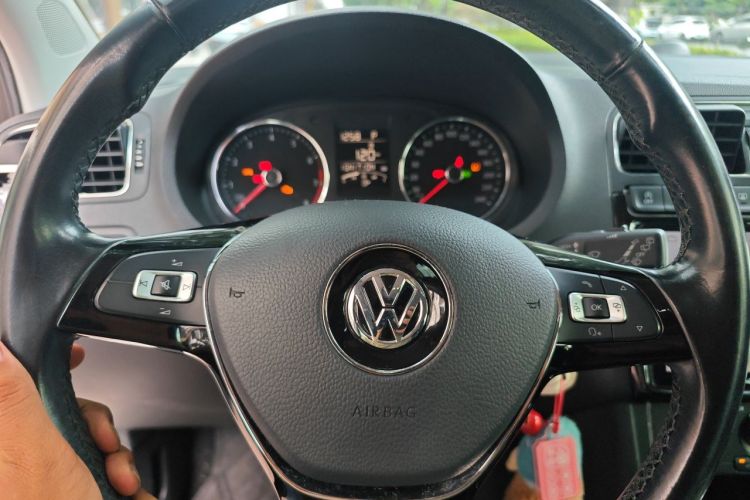 Volkswagen Polo 2019 car image #12