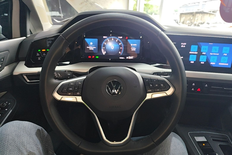 Volkswagen Golf 2024 car image #15