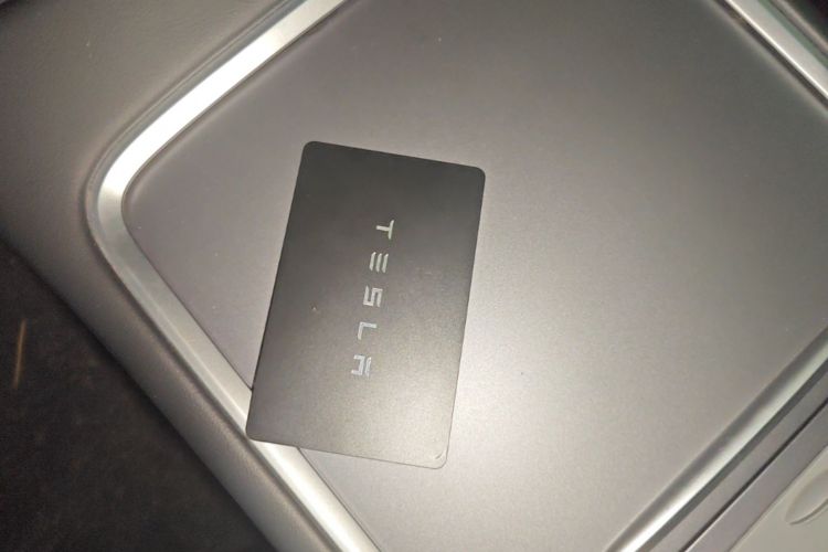 Tesla Model Y 2024 #9 Tesla Model Y 2024 car image #9