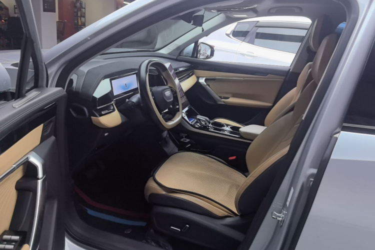 GEELY Boyue L 2023 car image #16