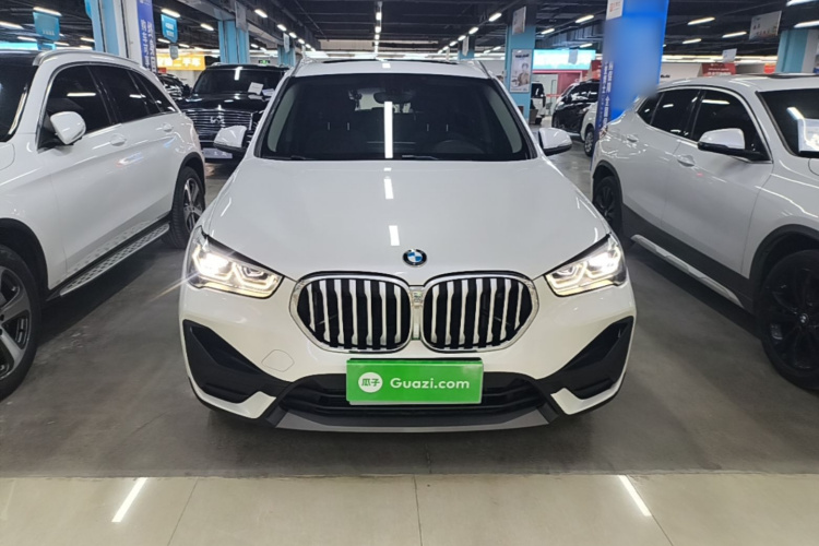BMW X1 2021 صورة سيارة #3