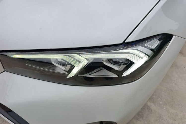 BMW 3 Series 2023 car image #23