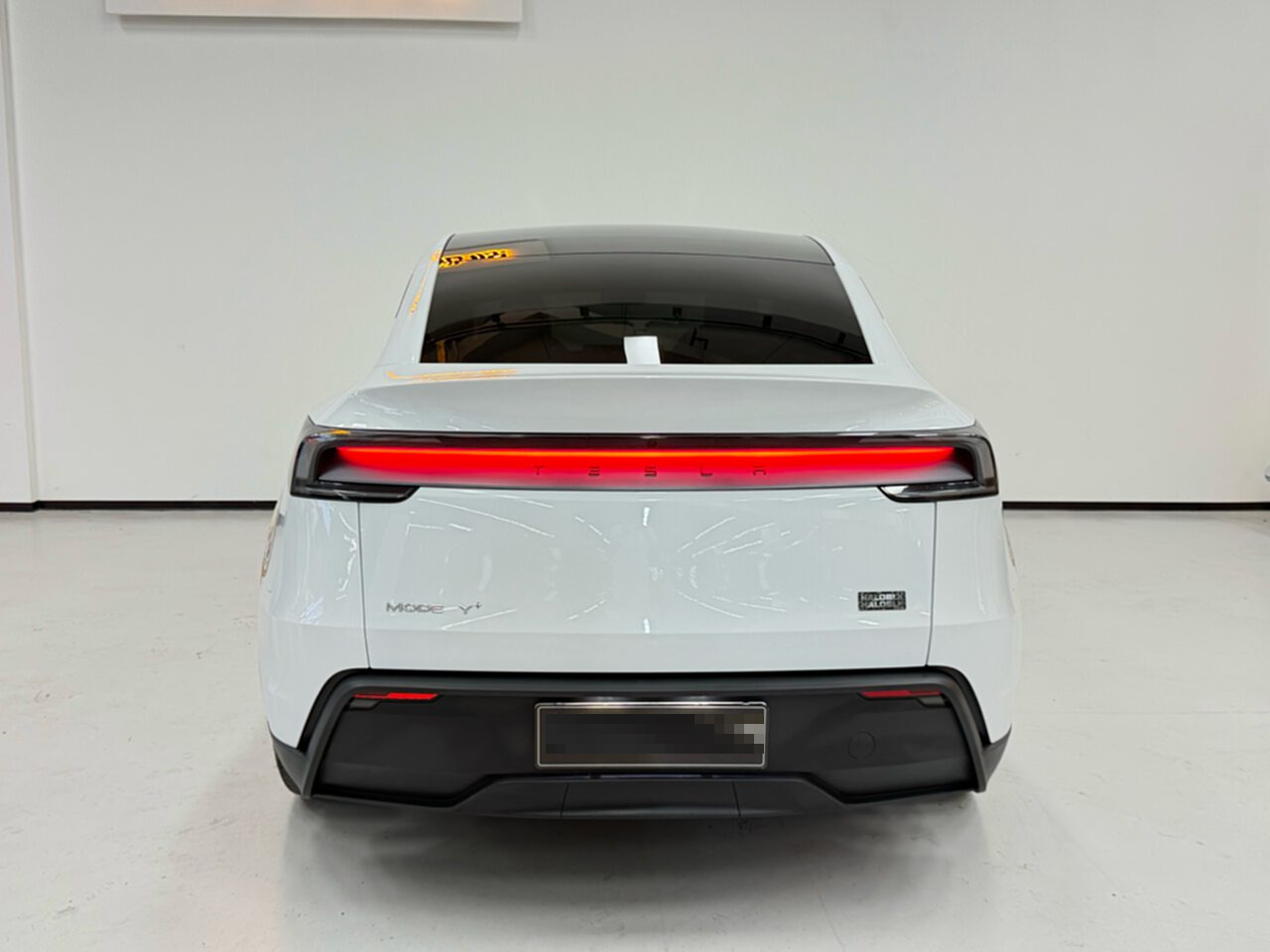 Tesla Model Y 2025 car image #5
