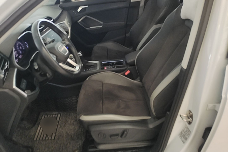 Audi Q3 2019 car image #15