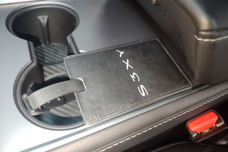 Tesla Model Y 2023 car image #9