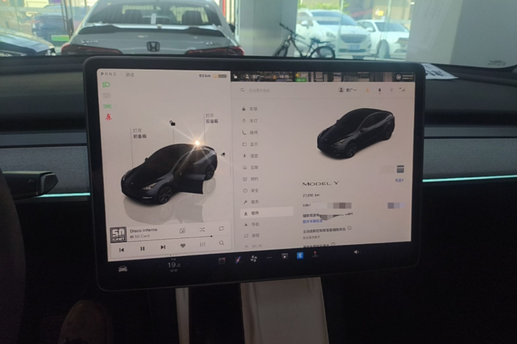 Tesla Model Y 2024 car image #12