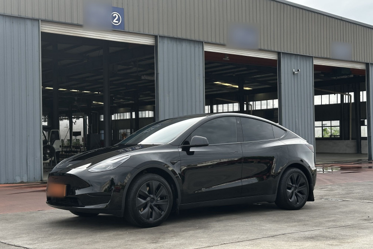Tesla Model Y 2024 car image #5