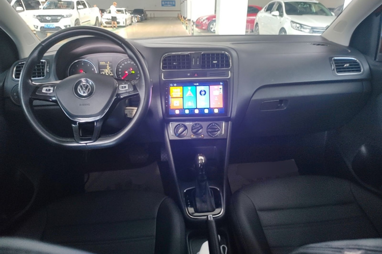 Volkswagen Polo 2016 car image #10