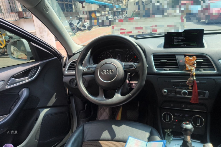 Audi Q3 2018 car image #12