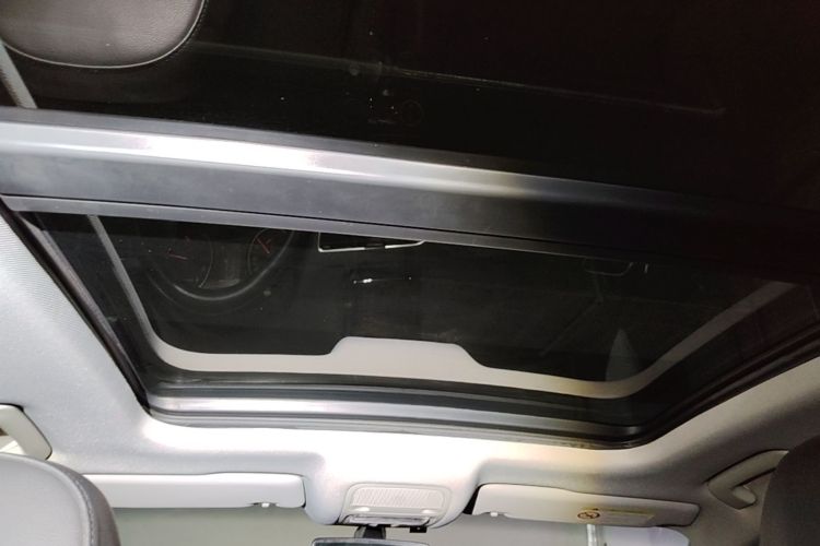 Audi Q3 2017 car image #18