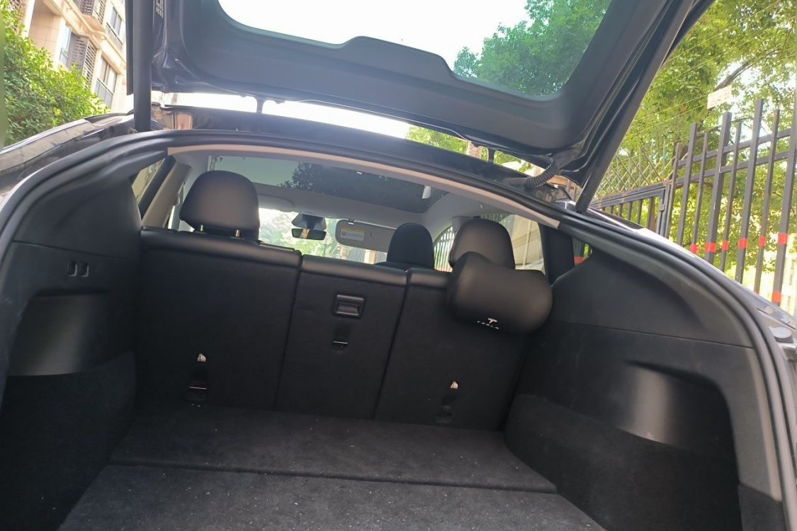 Tesla Model Y 2024 #8 Tesla Model Y 2024 car image #8