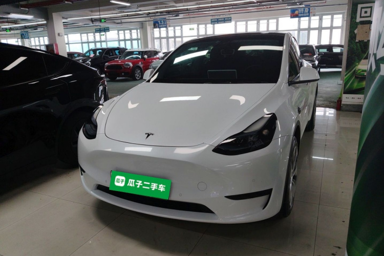 Tesla Model Y 2023 #2 Tesla Model Y 2023 car image #2
