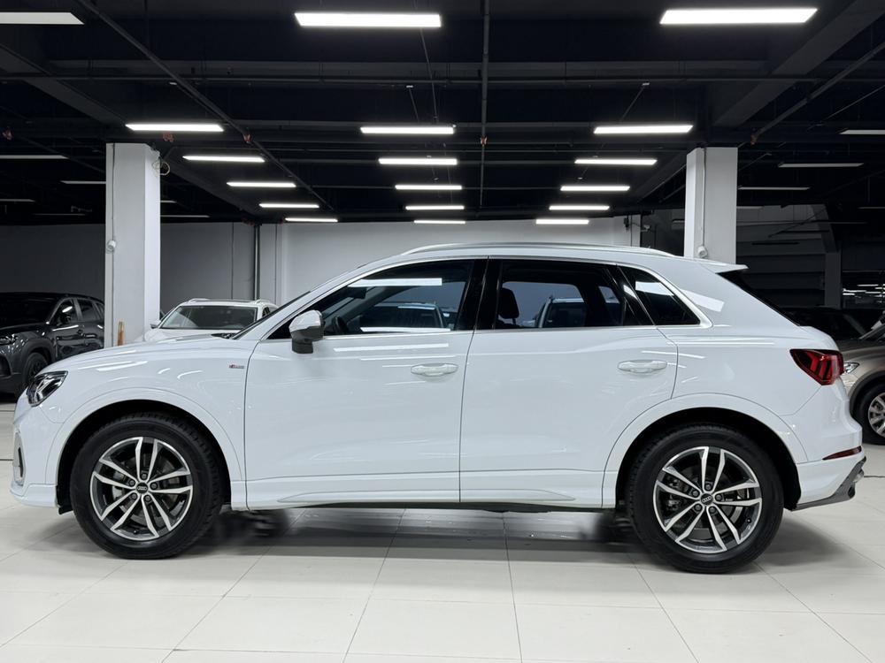Audi Q3 2022 car image #4