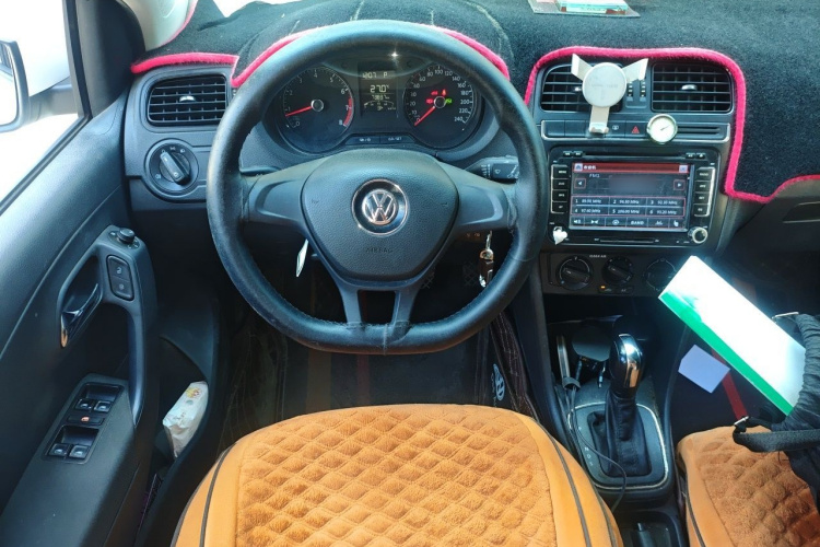 Volkswagen Polo 2016 car image #11