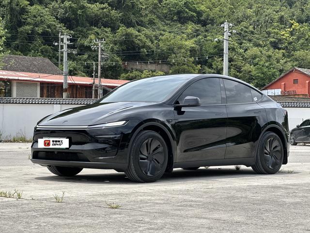 Tesla Model Y 2026 #13 Tesla Model Y 2026 car image #13
