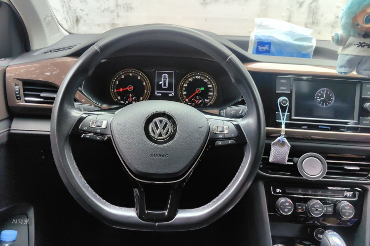 Volkswagen Tharu 2020 car image #12