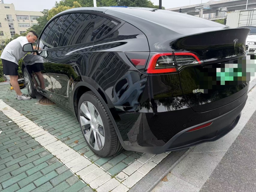 Tesla Model Y 2022 car image #5