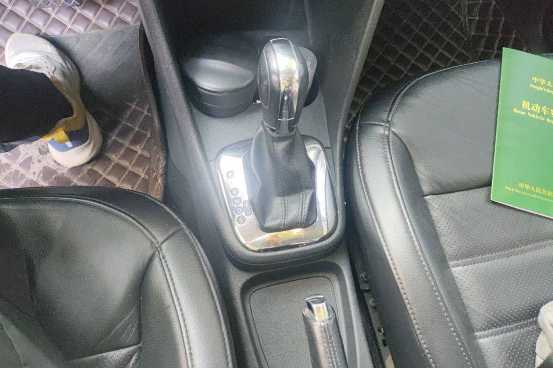 Volkswagen Polo 2012 car image #27