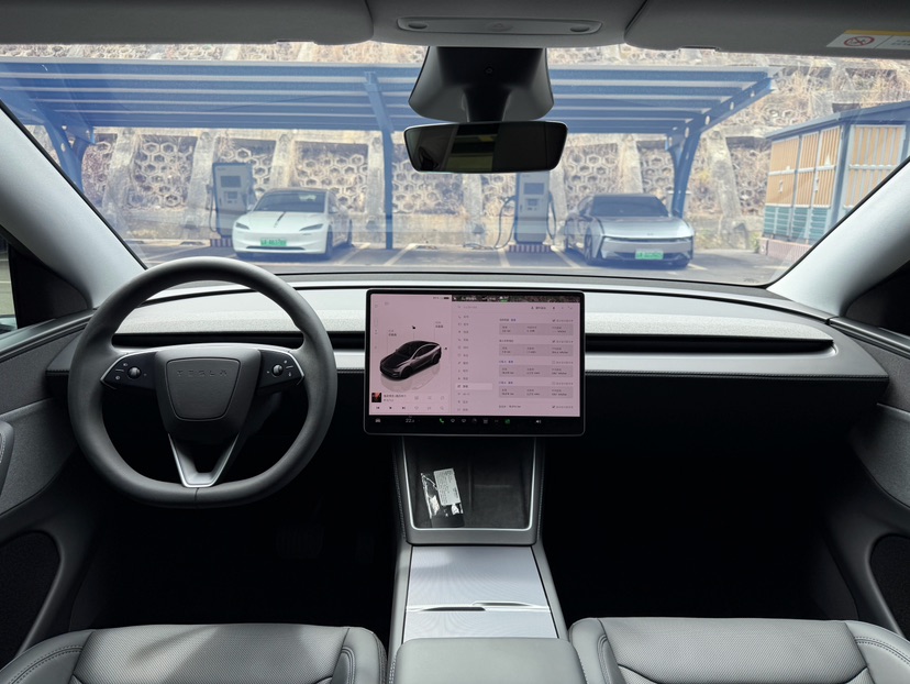 Tesla Model Y 2025 #7 Tesla Model Y 2025 car image #7