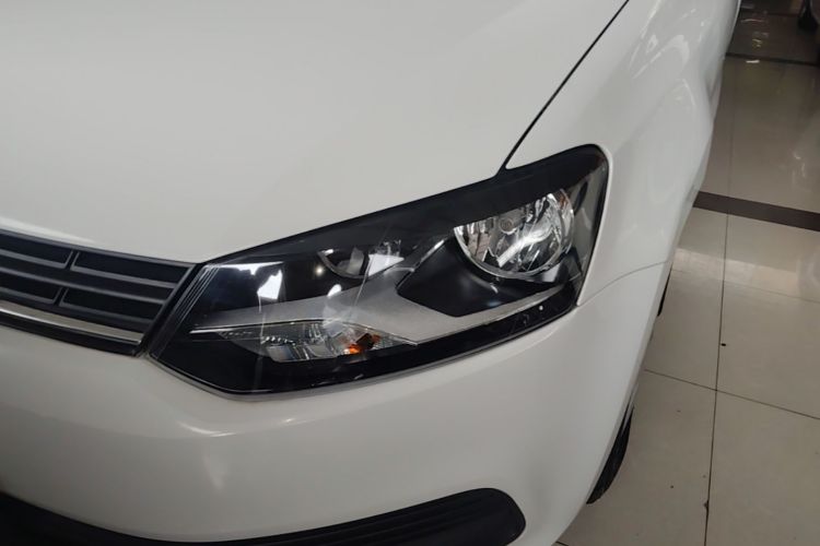 Volkswagen Polo 2017 car image #23