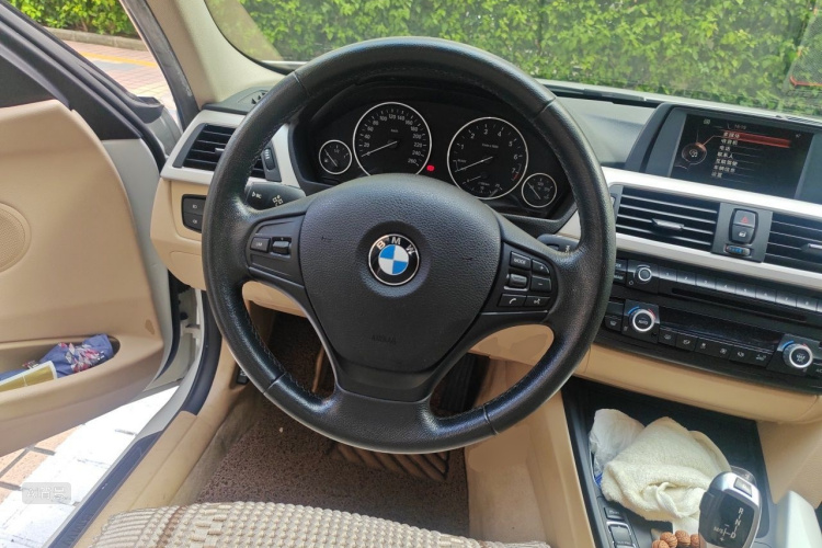 BMW 3 Series 2015 car image #12