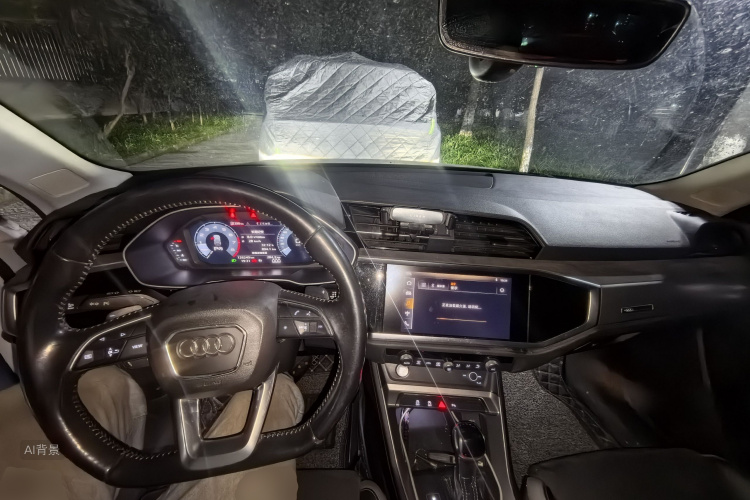 Audi Q3 2020 car image #11