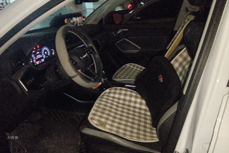 Audi Q3 2020 car image #17