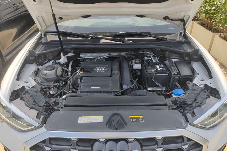 Audi Q3 2020 car image #20