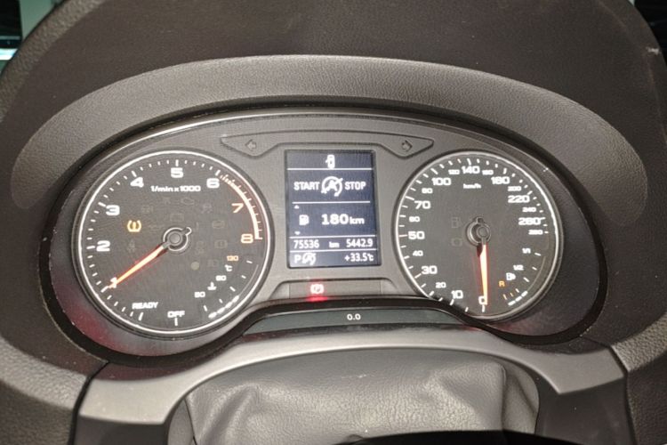 Audi A3 2018 car image #12