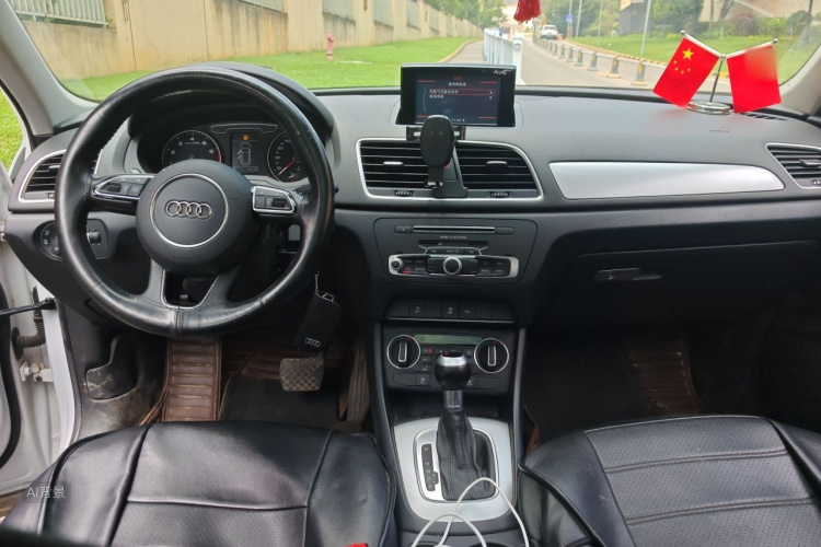 Audi Q3 2019 car image #11