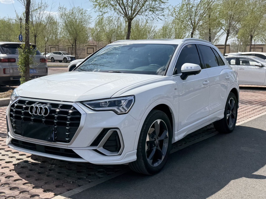 Audi Q3 2022 car image 