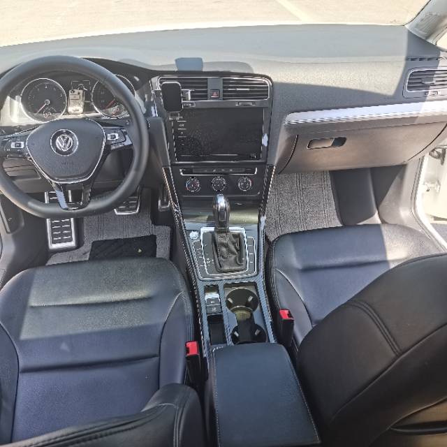 Volkswagen Golf 2020 car image #8