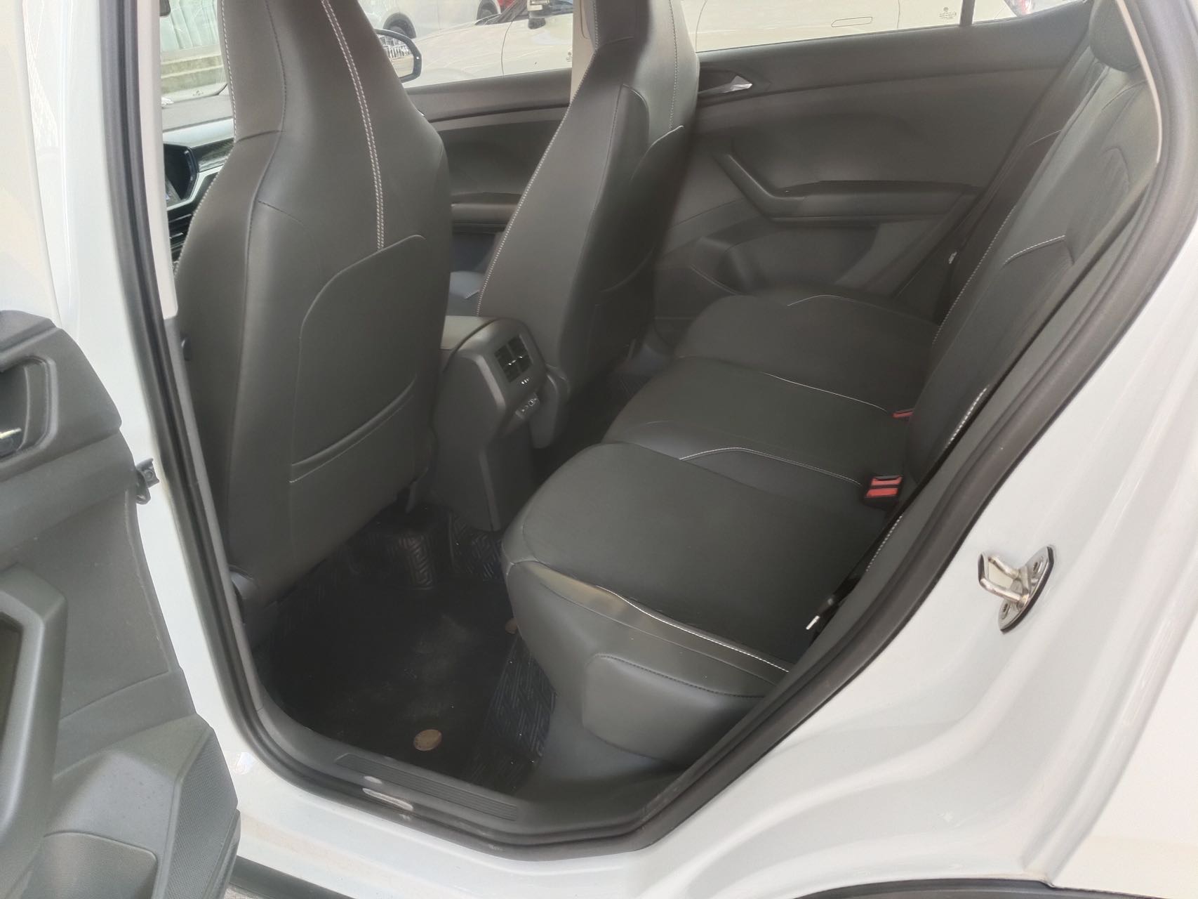 Volkswagen T-Cross 2023 car image #5