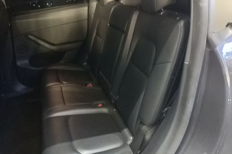 Tesla Model Y 2021 car image #17