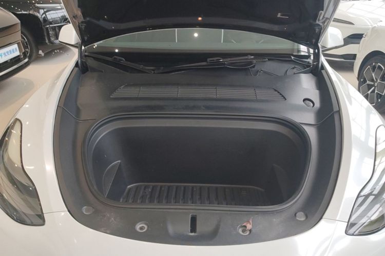 Tesla Model Y 2022 car image #20