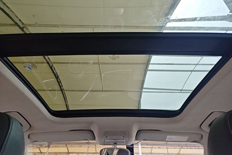 Audi Q3 2015 car image #18