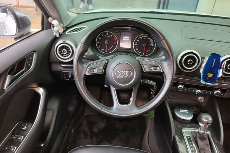 Audi A3 2018 imagen de coche #11