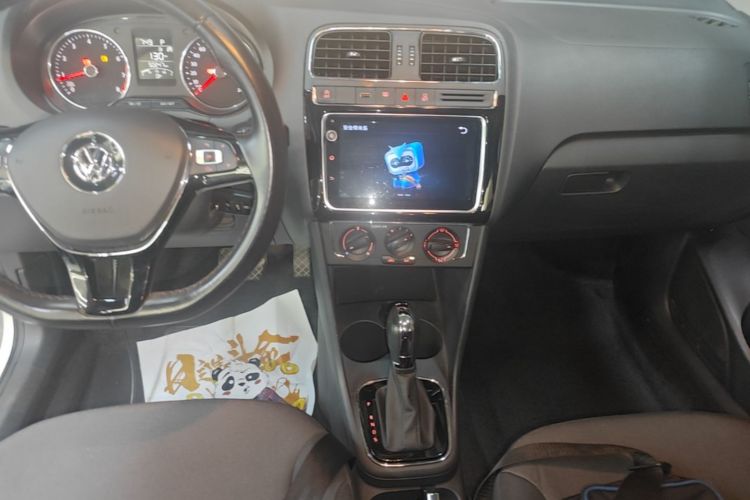 Volkswagen Polo 2018 car image #17