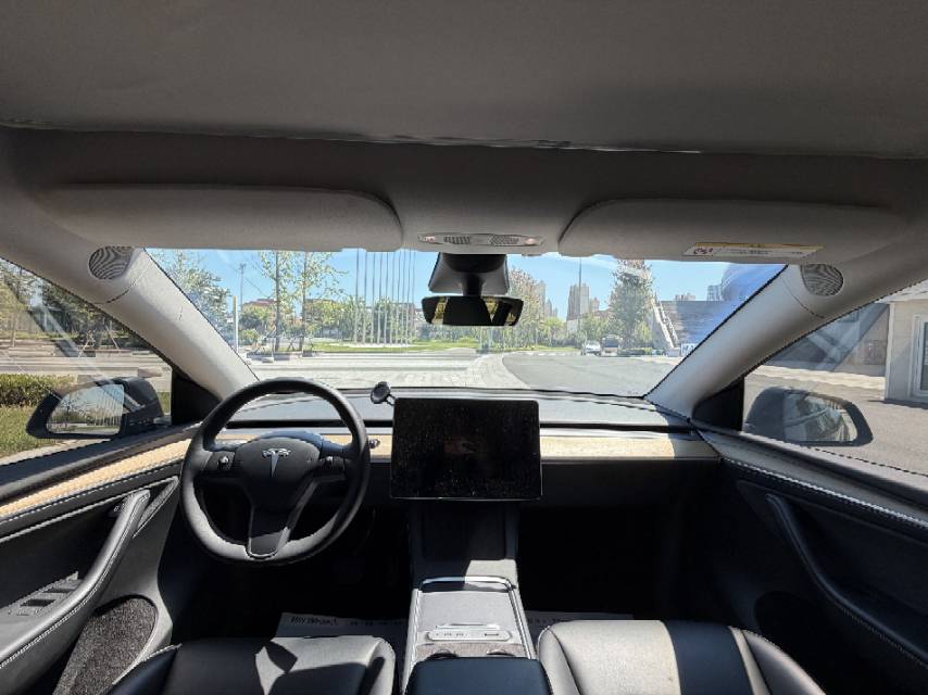 Tesla Model Y 2022 #8 Tesla Model Y 2022 car image #8
