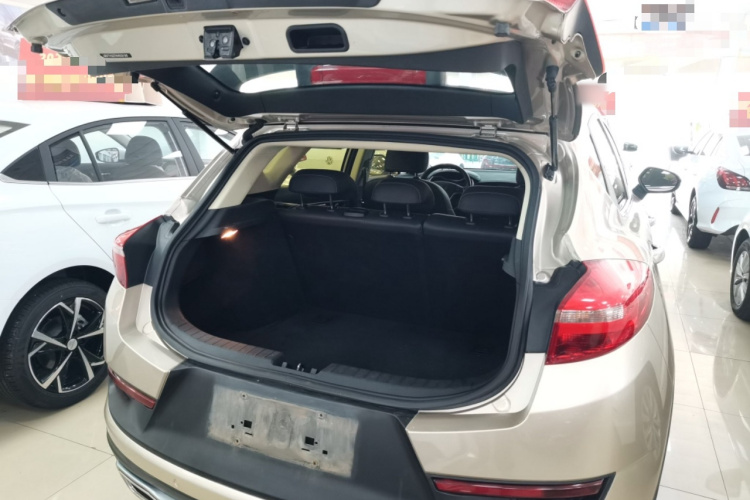GEELY Emgrand GS 2019 imagen de coche #19