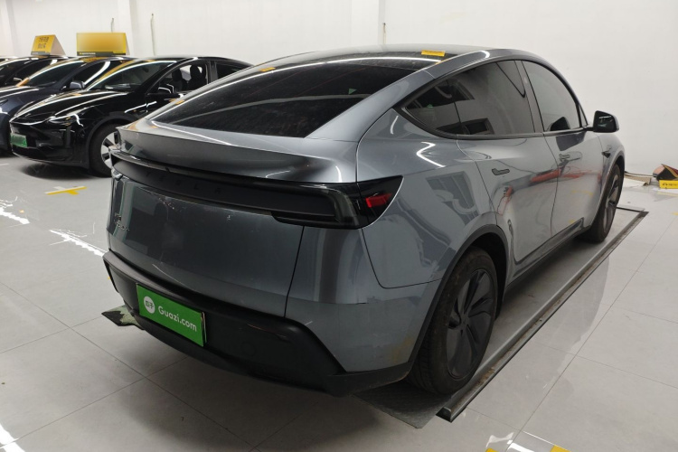 Tesla Model Y 2025 #7 Tesla Model Y 2025 car image #7