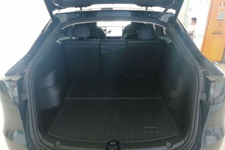 Tesla Model Y 2024 #19 Tesla Model Y 2024 car image #19