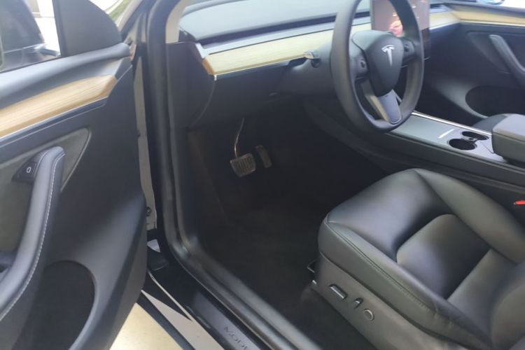 Tesla Model Y 2023 #16 Tesla Model Y 2023 car image #16