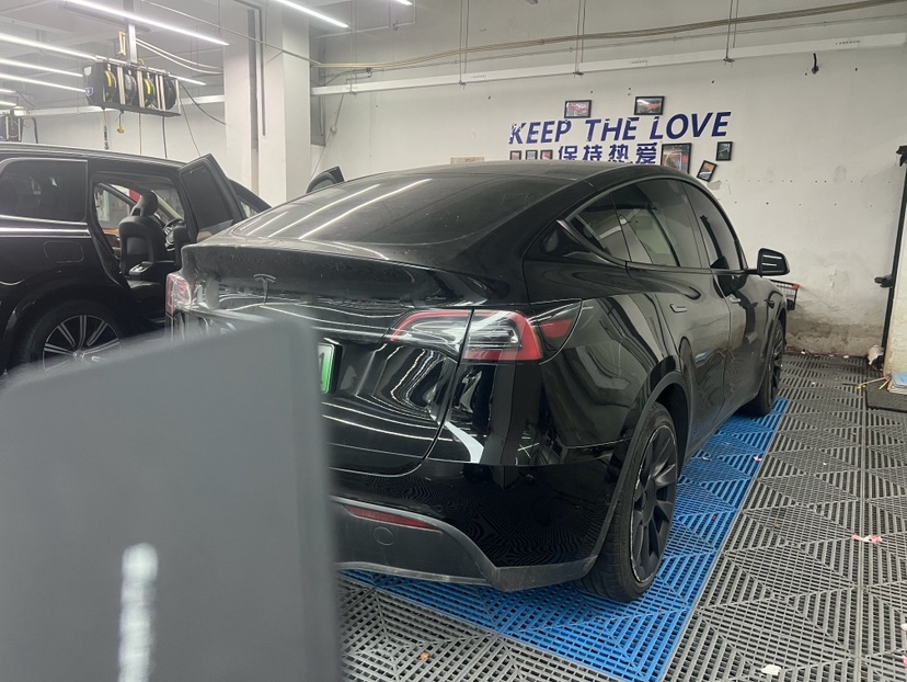 Tesla Model Y 2022 car image #6