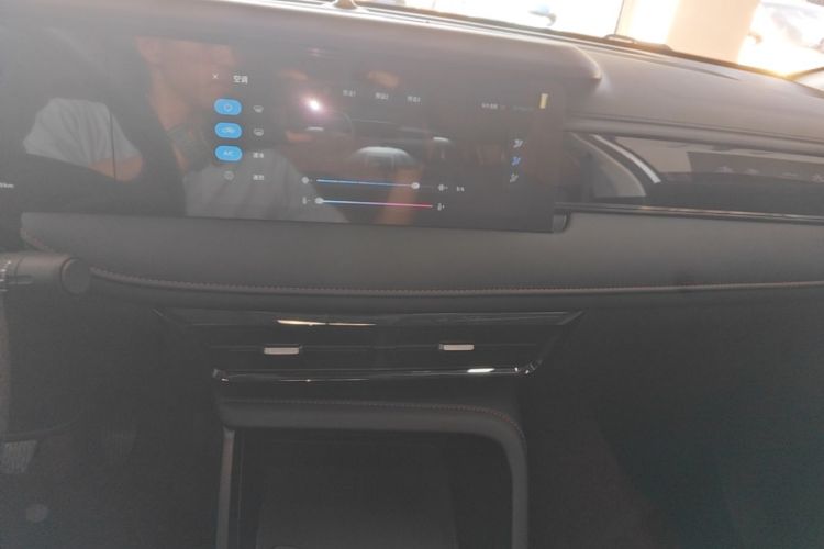 Roewe i5 2023 #13 Roewe i5 2023 car image #13
