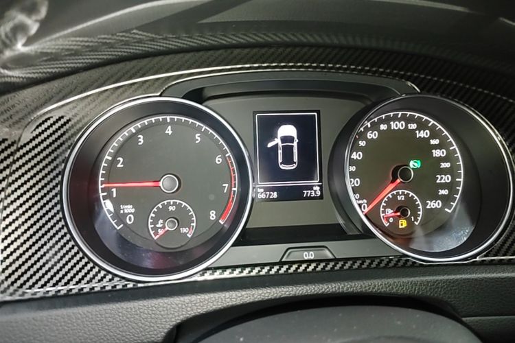 Volkswagen Golf 2018 car image #12