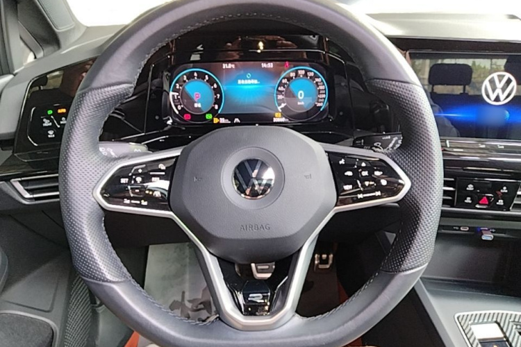 Volkswagen Golf 2024 car image #11