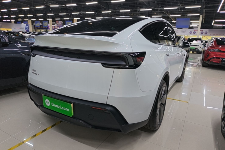 Tesla Model Y 2026 #7 Tesla Model Y 2026 car image #7