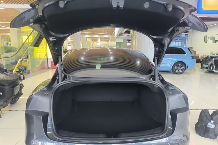 Tesla Model 3 2024 car image #19