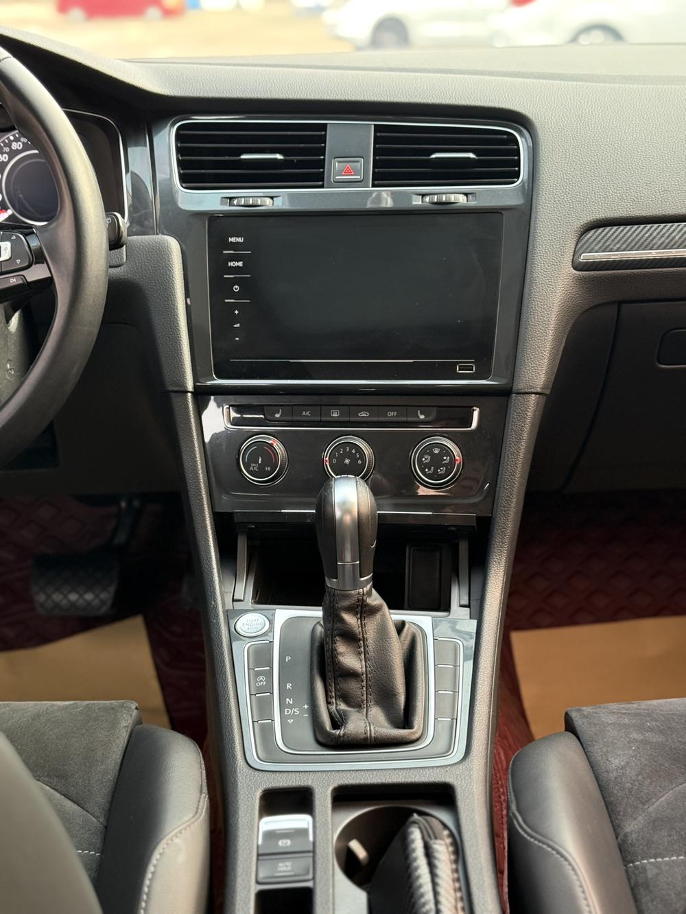 Volkswagen Golf 2020 car image #10
